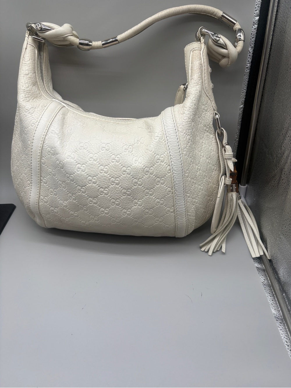 Gucci White Guccissima Leather Indy Hobo Bag Bamboo tassel W/ Entrupy COA